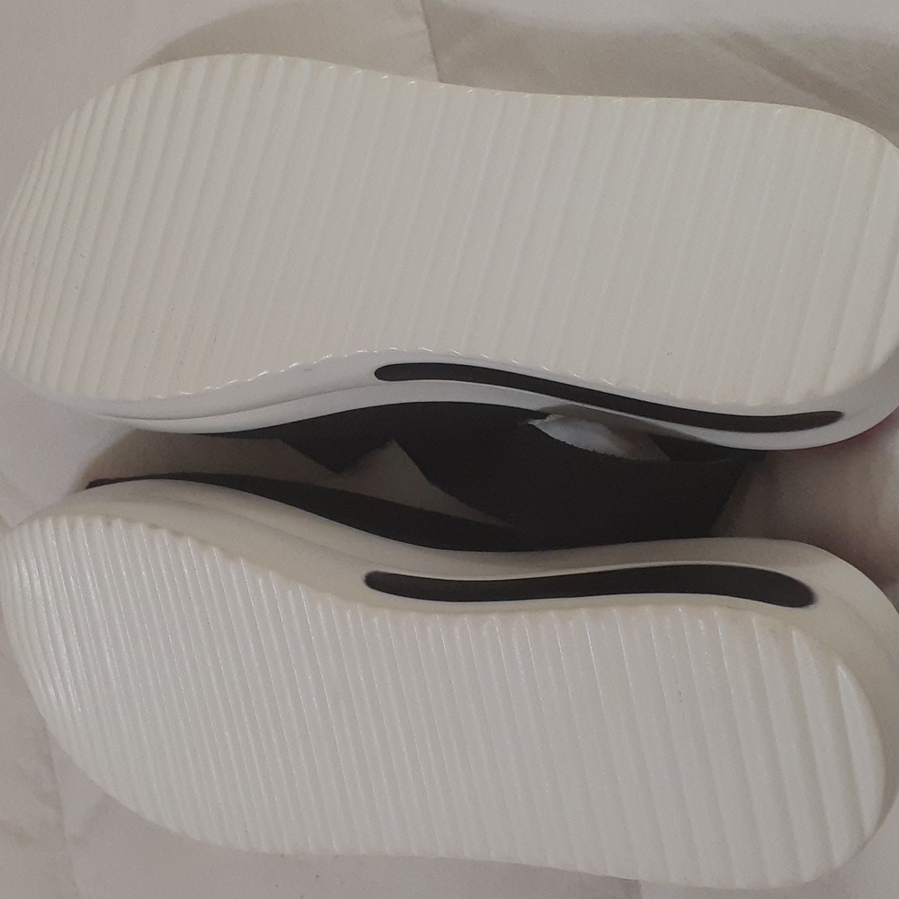 Sandals - Picture 3 of 4